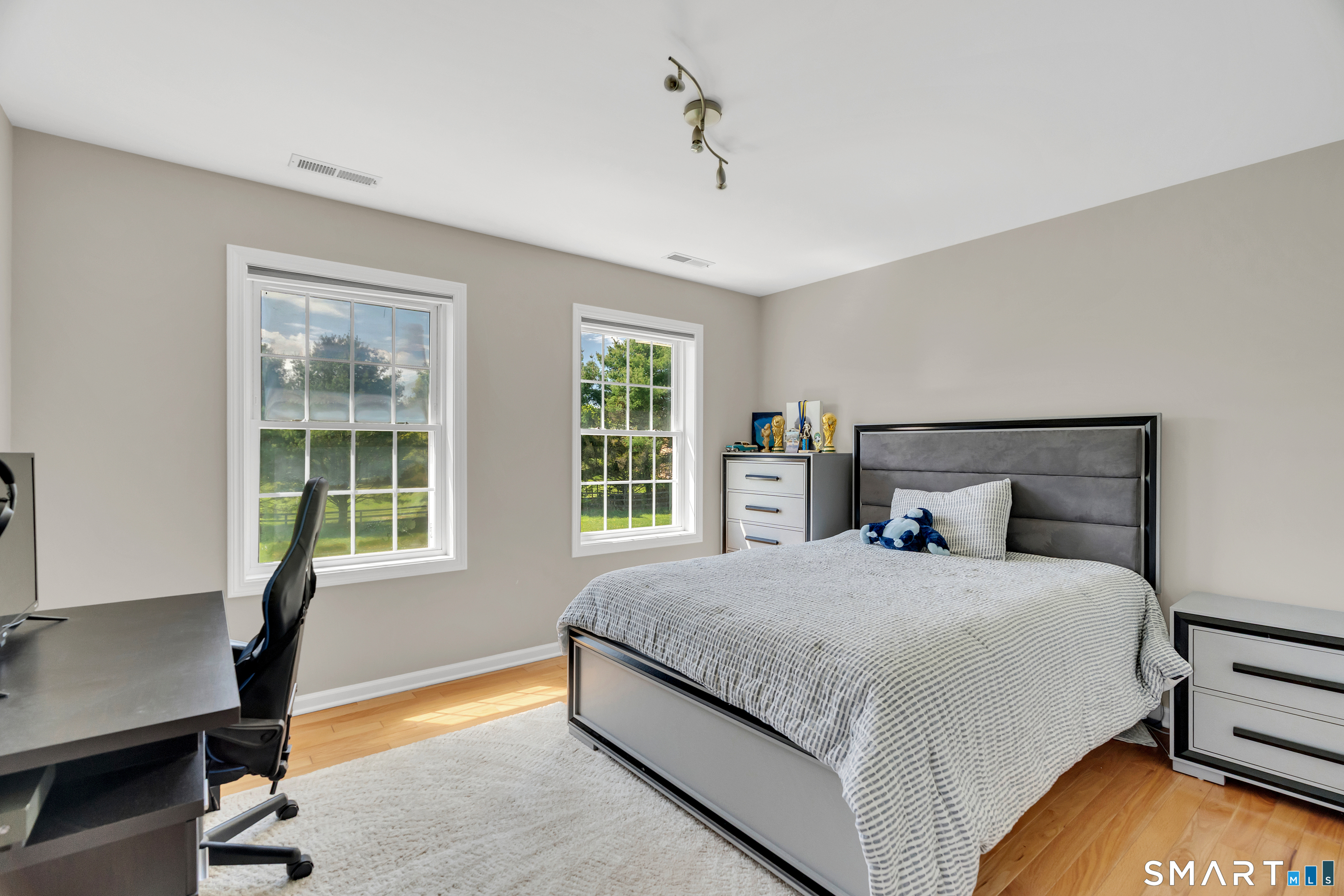 94 Cooks Lane Guilford, CT 06437 - Photo 25 of 40 Bedroom has a Jack & Jill Bath