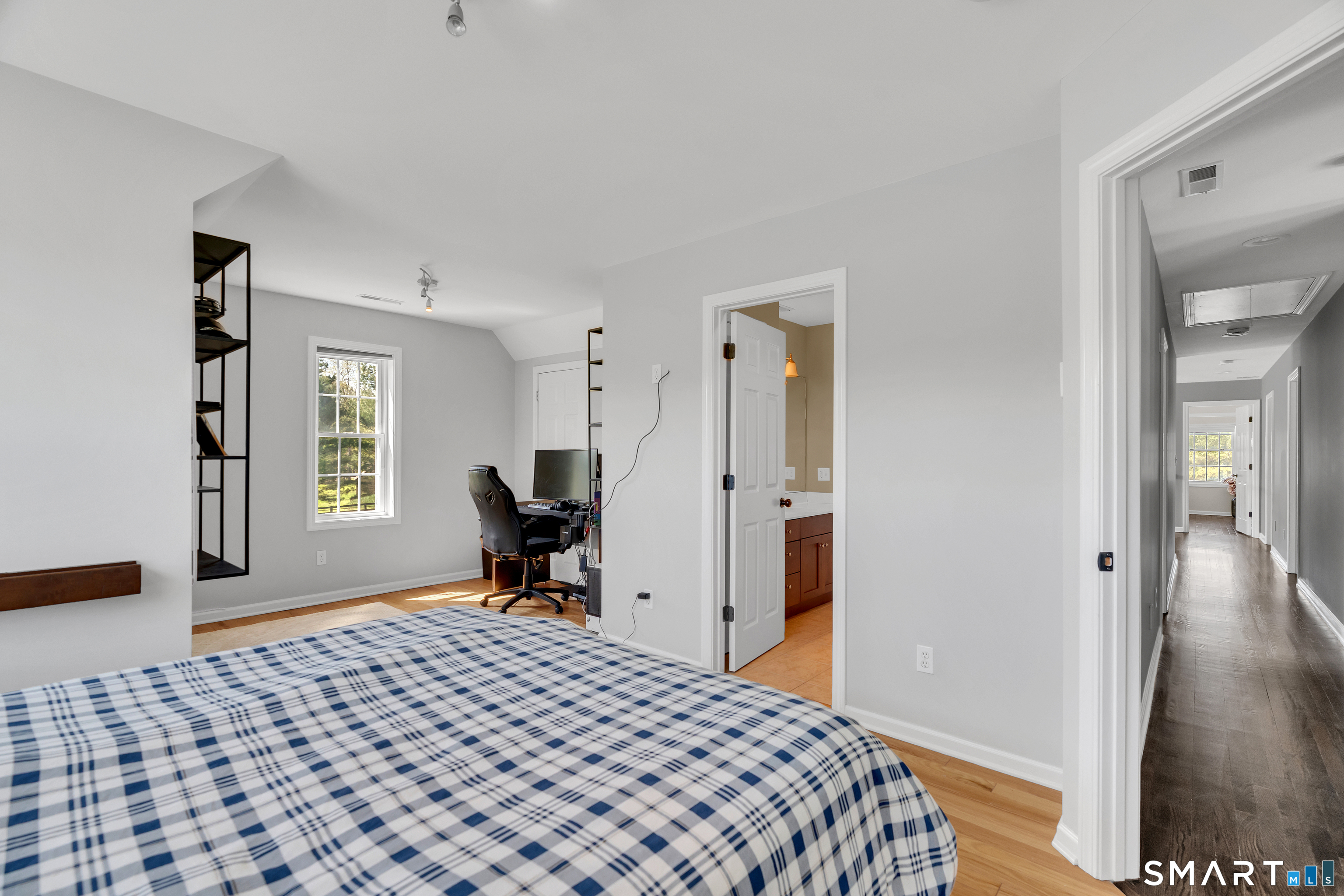 94 Cooks Lane Guilford, CT 06437 - Photo 28 of 40 Bedroom with Jack & Jill bath room and walk-in closet