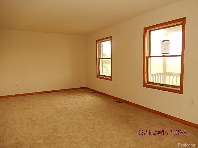 5594 Labo Road South Rockwood, MI 48179 - Photo 7 of 18 019.jpg