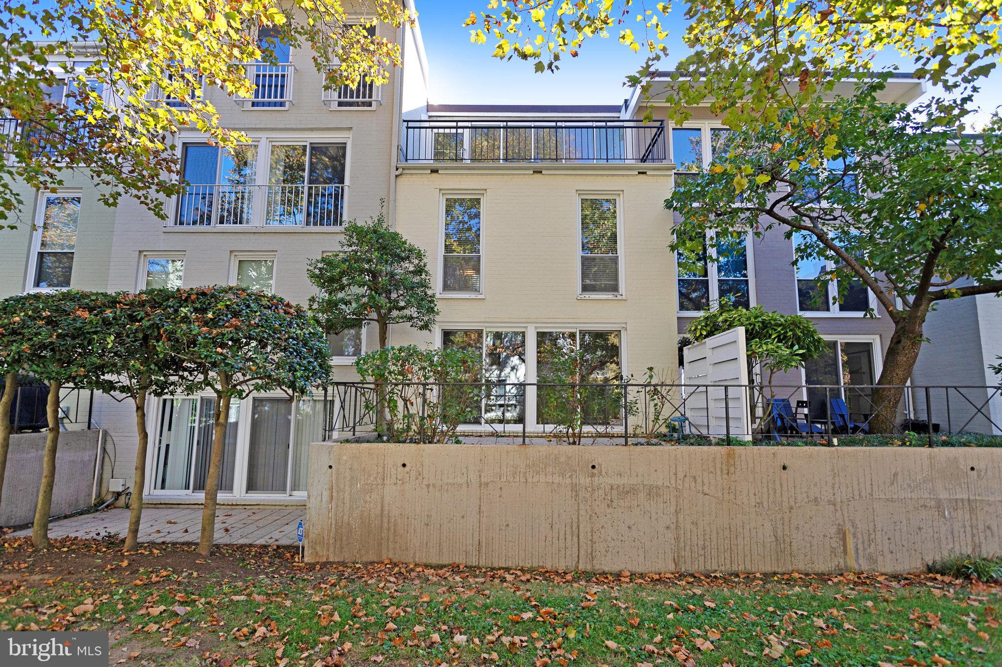 42 G Street Southwest Washington, DC 20024 - Photo 37 of 54 a front view of a house with a garden
