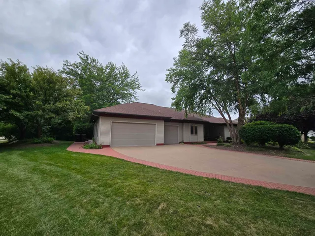 $749,000 | 711 Lucas Lane, Jefferson, WI 53549
