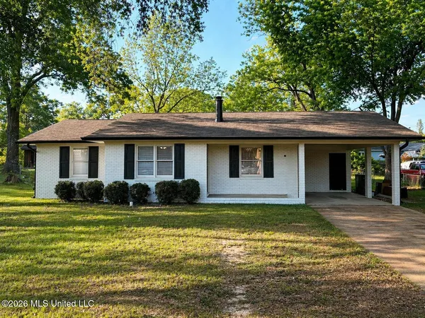 $179,500 | 690 Cox Avenue, Holly Springs, MS 38635