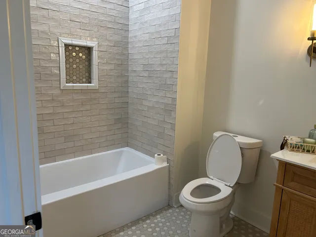 $685,000 | 5962 Ga Highway, Molena, GA 30258