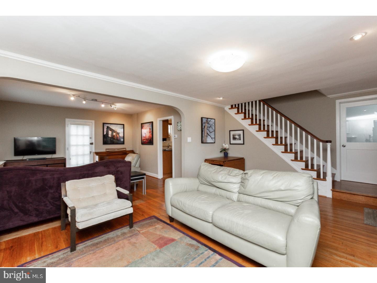 53 Treaty Road Drexel Hill, PA 19026 - Photo 4 of 25 Living Room