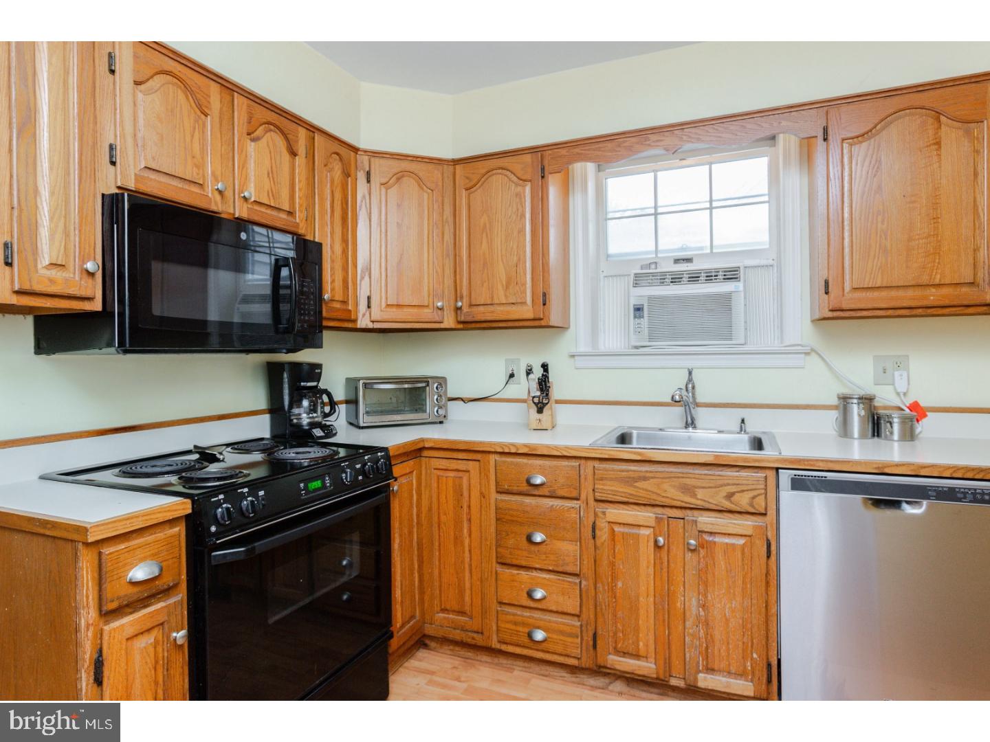 53 Treaty Road Drexel Hill, PA 19026 - Photo 10 of 25 Kitchen