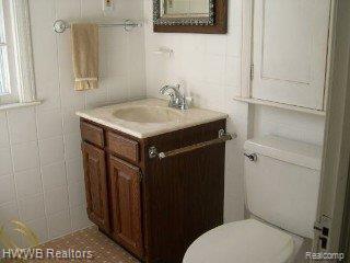 26620 Woodlore Road Franklin, MI 48025 - Photo 18 of 23 woodlore retile upper bath
