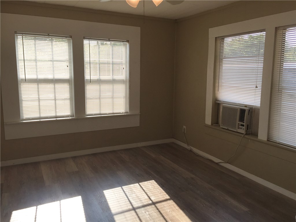 2305 Main Street Bastrop, TX 78602 - Photo 5 of 11