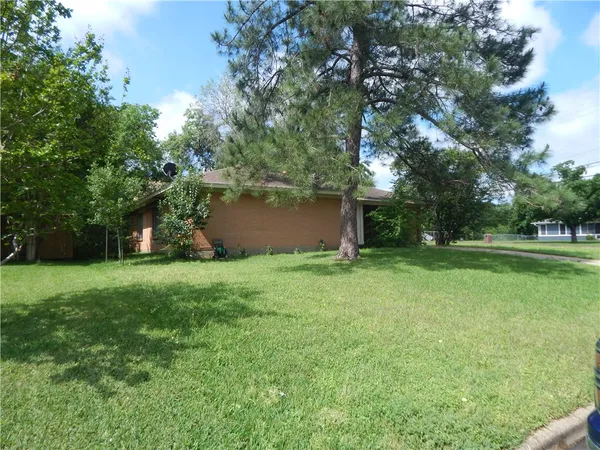 $1,450 | 1900 Wayside Drive, Bryan, TX 77802