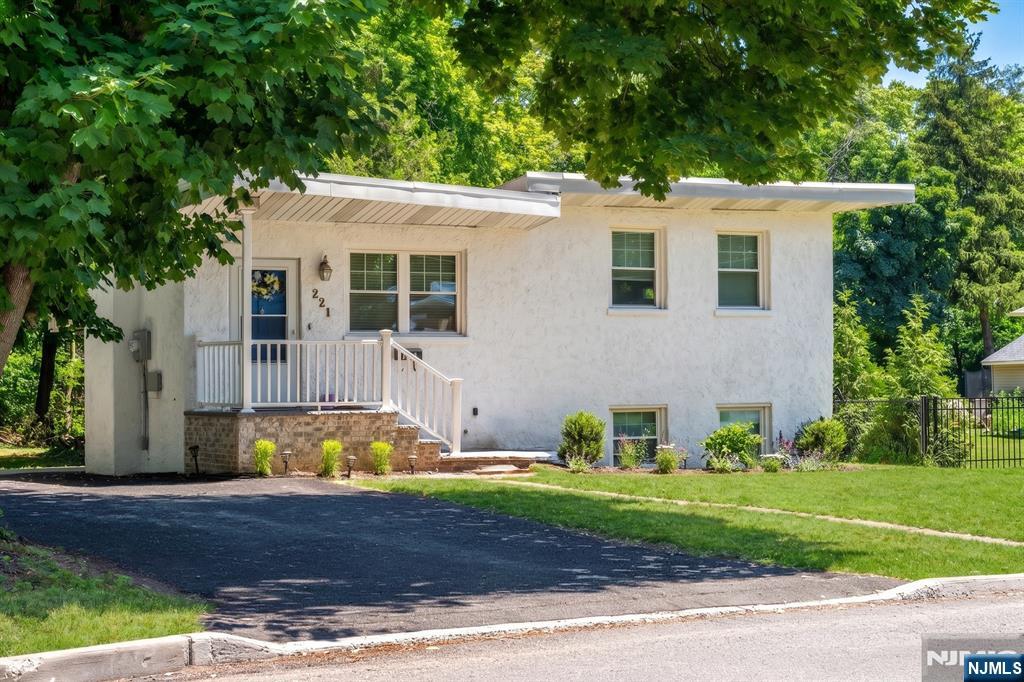221 Lakeview Drive Ridgewood, NJ 07450 - Photo 34 of 35