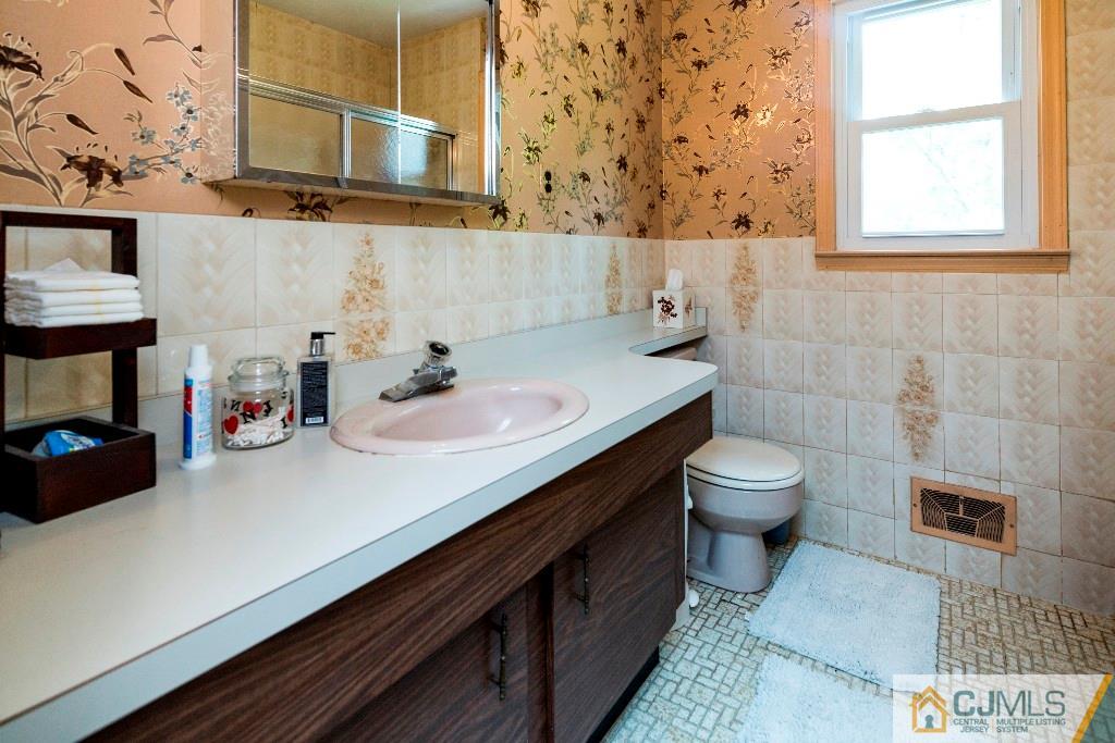 15 Myrtle Road East Brunswick, NJ 08816 - Photo 21 of 25 Gallery Image 21