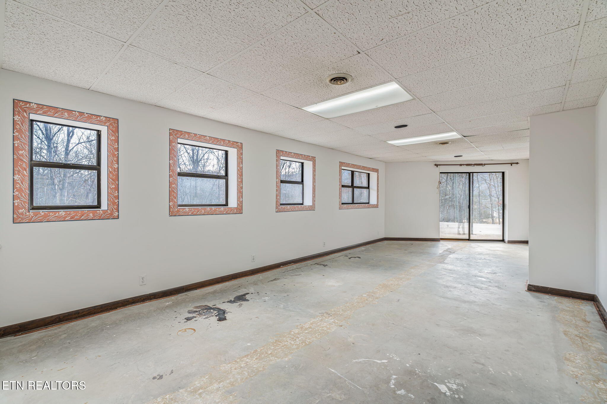 115 Jamie Street Maynardville, TN 37807 - Photo 28 of 58 a view of an empty room with a window