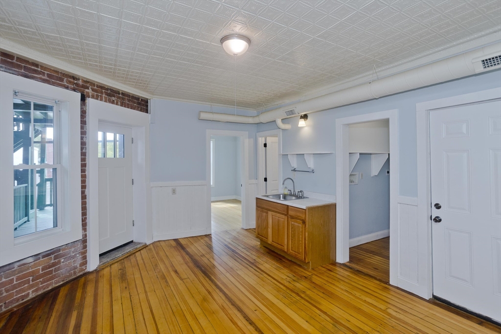 56 Pine Street Holyoke, MA 01040 - Photo 9 of 27