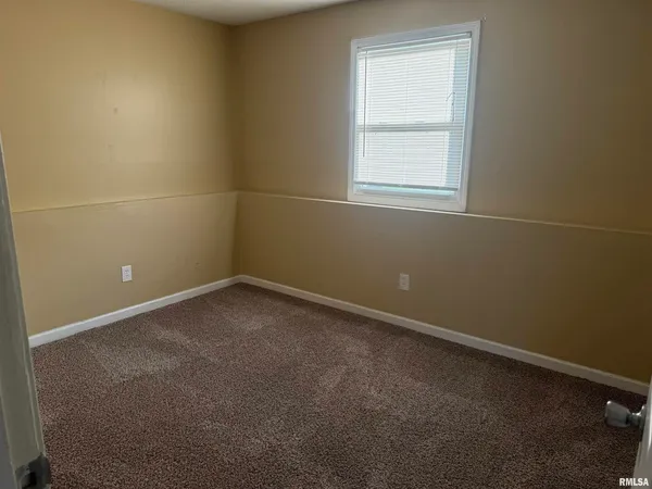 $725 | 415 West Cedar Ln Drive, Unit B21, Walcott, IA 52773