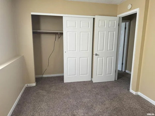 $725 | 415 West Cedar Ln Drive, Unit B21, Walcott, IA 52773