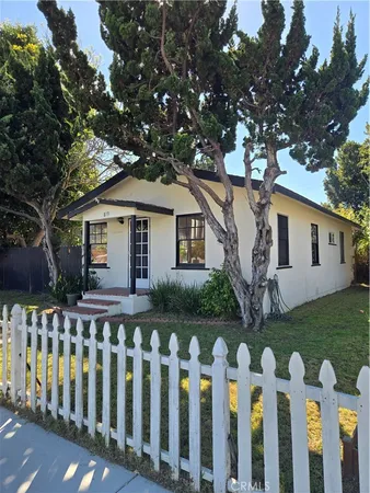 $3,750 | 819 Huntington Street, Huntington Beach, CA 92648