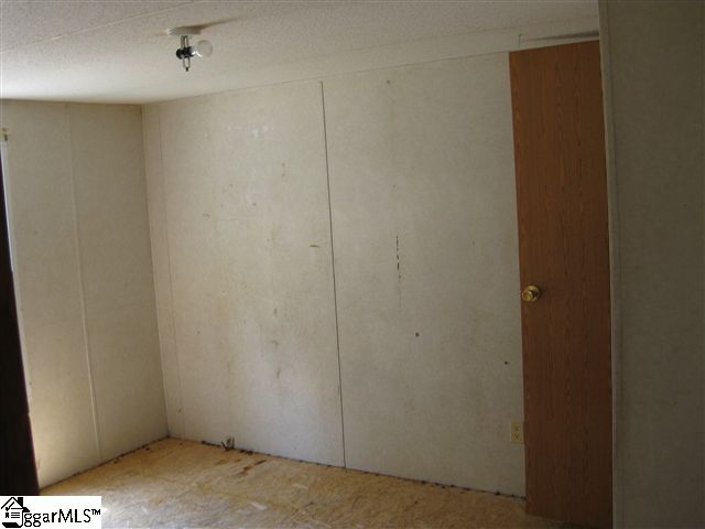 400 Hanks Road Laurens, SC 29360 - Photo 3 of 9 Gallery Image 3
