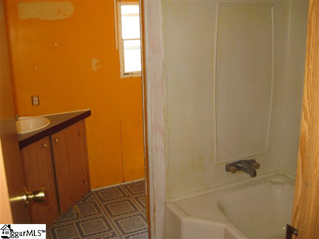 400 Hanks Road Laurens, SC 29360 - Photo 6 of 9 Gallery Image 6