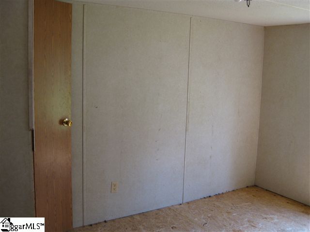 400 Hanks Road Laurens, SC 29360 - Photo 7 of 9 Gallery Image 7