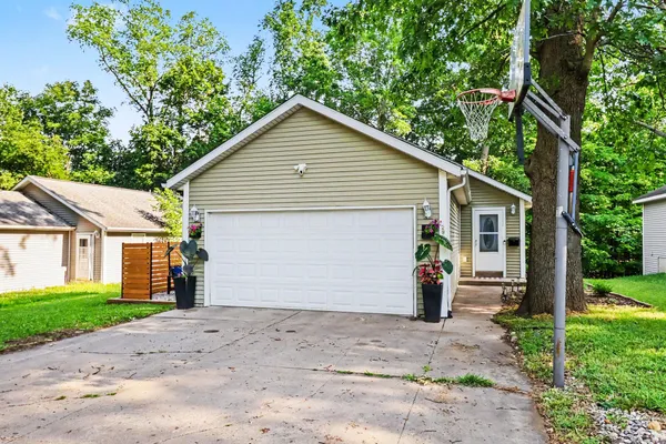 $275,000 | 2909 Parkview Avenue, Kalamazoo, MI 49008