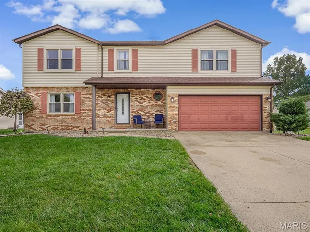 $349,900 | 1005 Daniel Drive, Maryville, IL 62062
