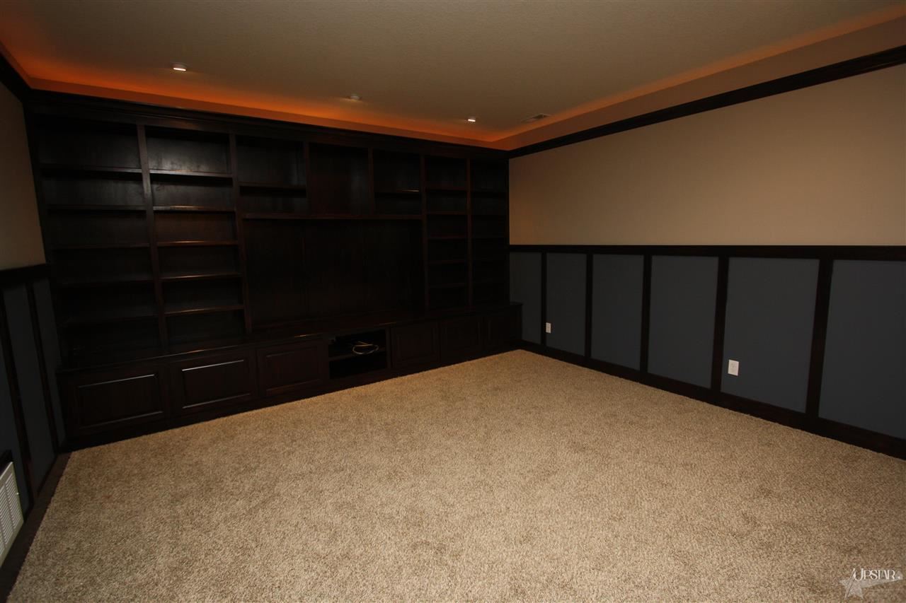 10933 Kress Road Roanoke, IN 46783 - Photo 3 of 6 Gallery Image 3