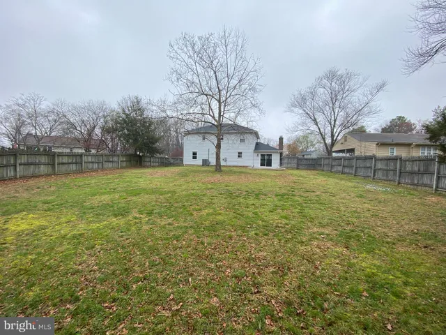 a view of a yard with a fountain