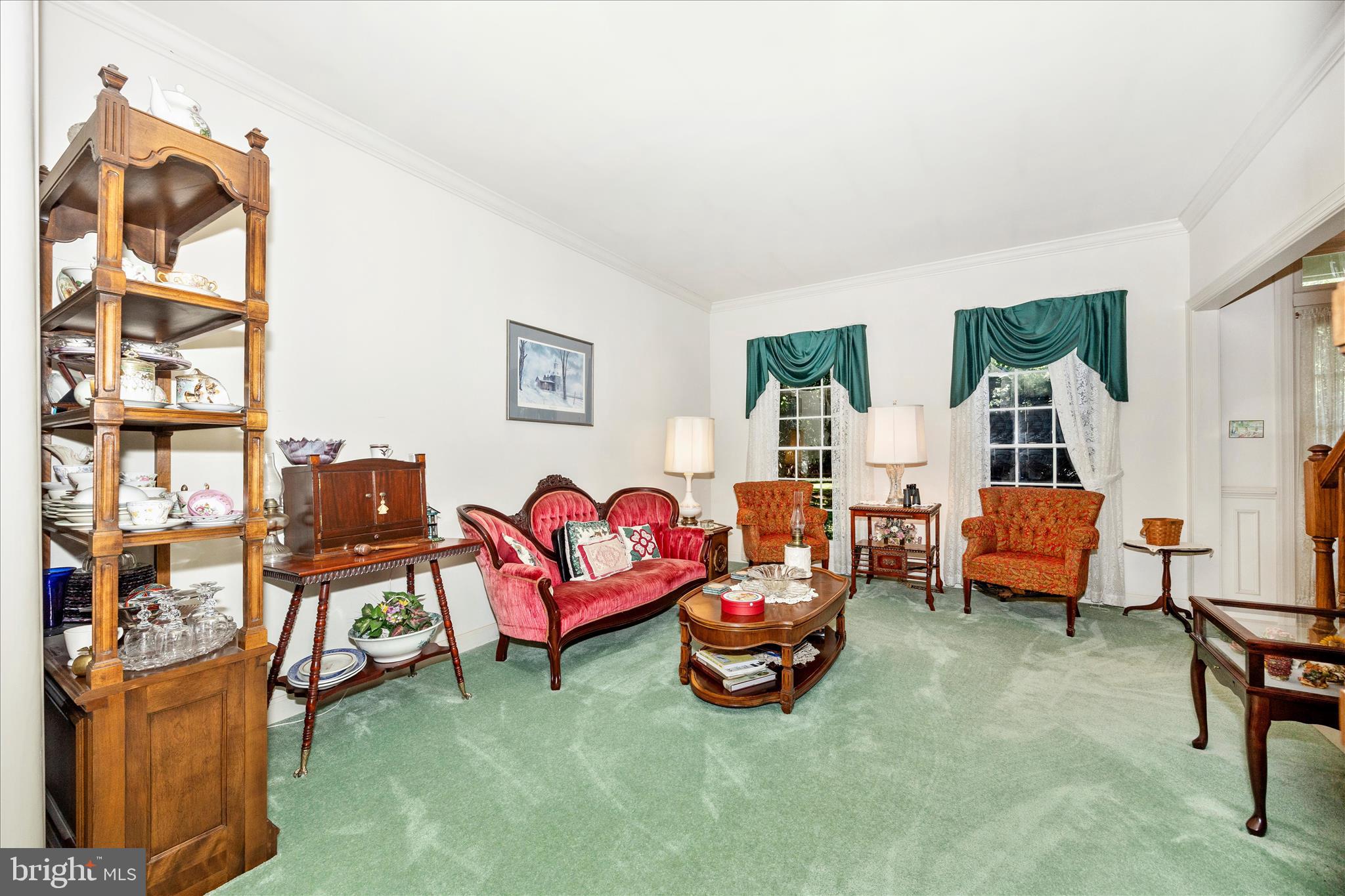 19808 Falling Spring Court Gaithersburg, MD 20882 - Photo 4 of 69 Living Room