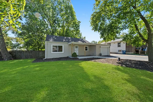 a view of a house with a backyard