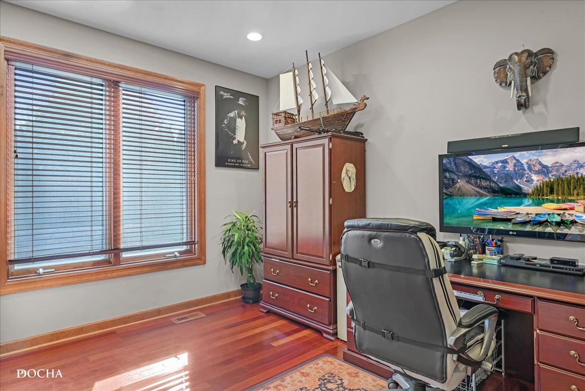 1107 Tuthill Road Naperville, IL 60563 - Photo 18 of 59 a living room with furniture and a window