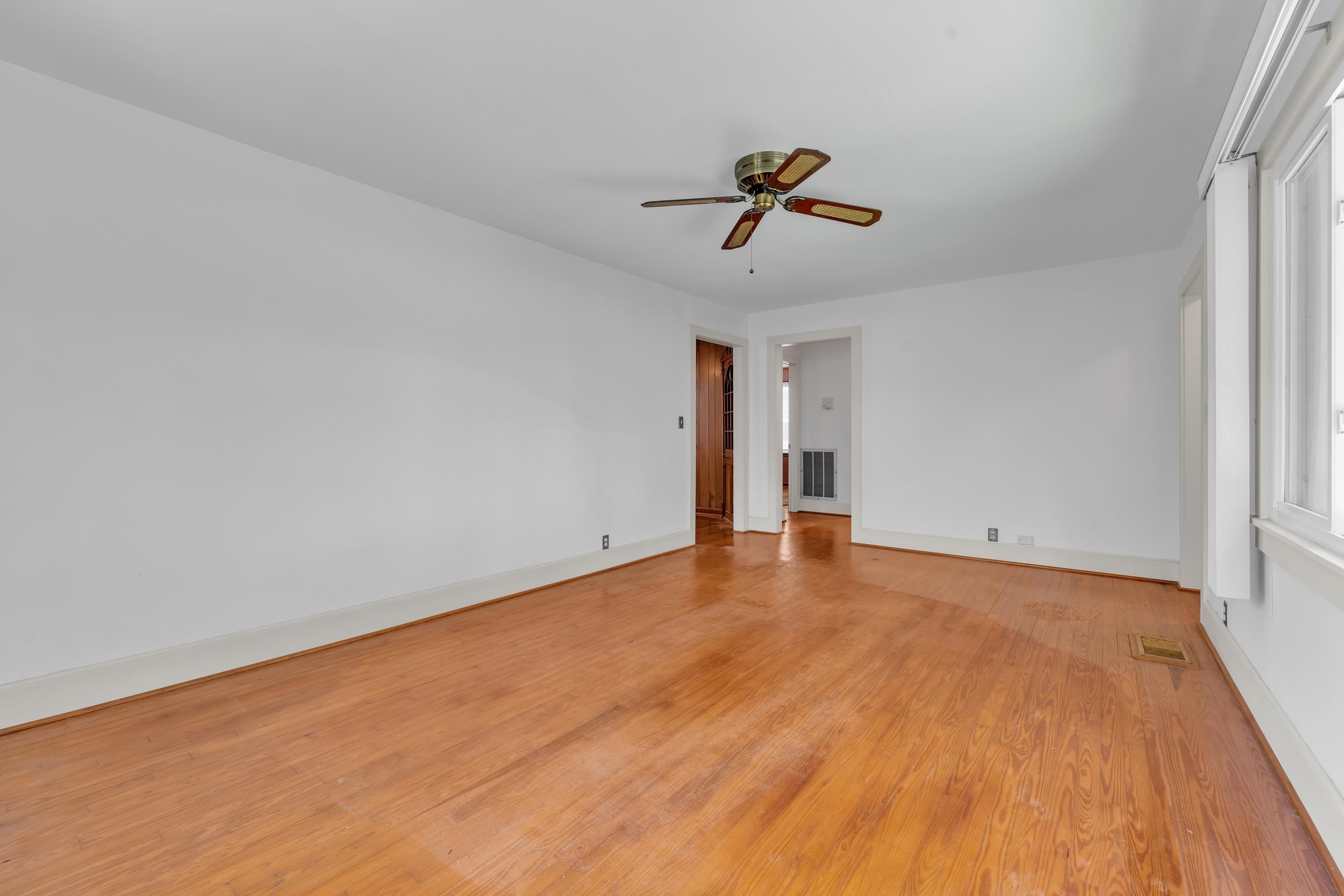 605 South Cedar Street Foley, AL 36535 - Photo 6 of 44 Living room 4