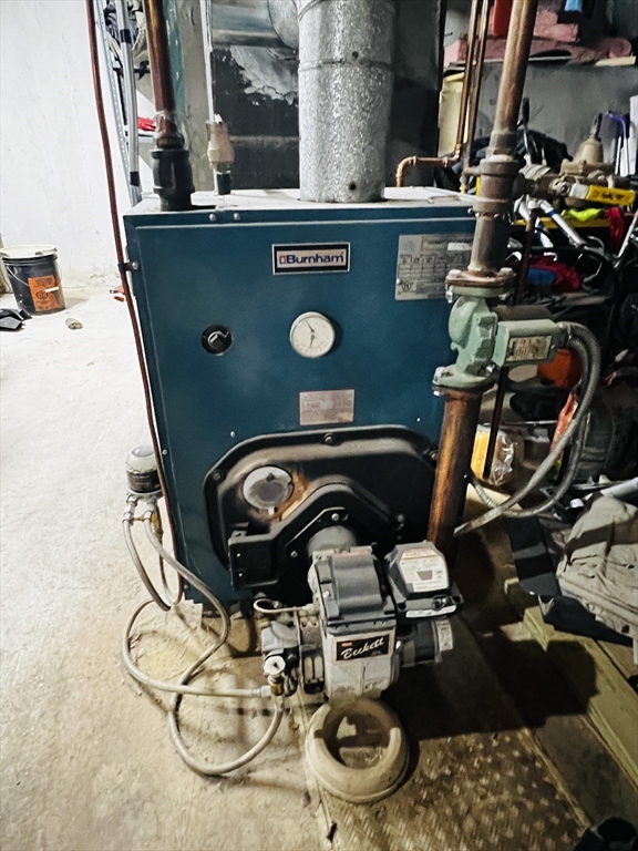 62 Arnold Road Sturbridge, MA 01518 - Photo 24 of 28 a picture of equipment