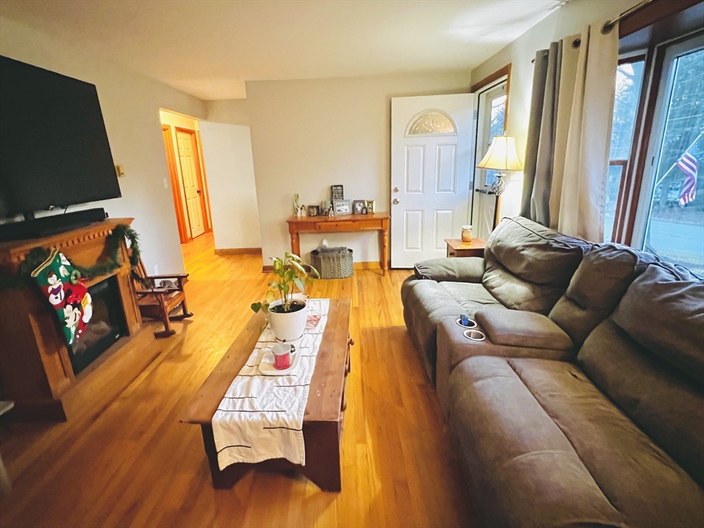 62 Arnold Road Sturbridge, MA 01518 - Photo 6 of 28 a living room with furniture and a flat screen tv