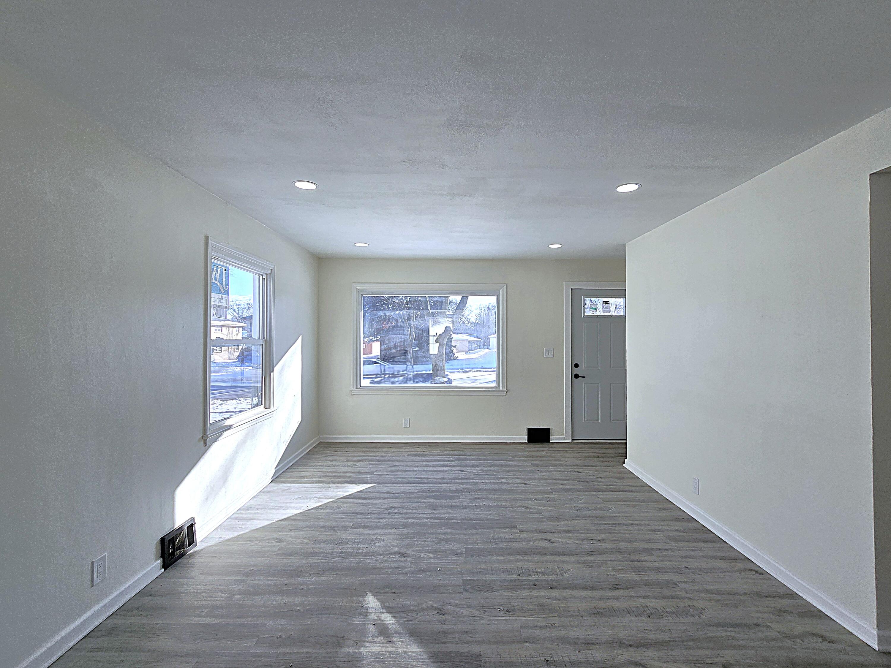 8114 West Congress Street Milwaukee, WI 53218 - Photo 13 of 39 Living Room