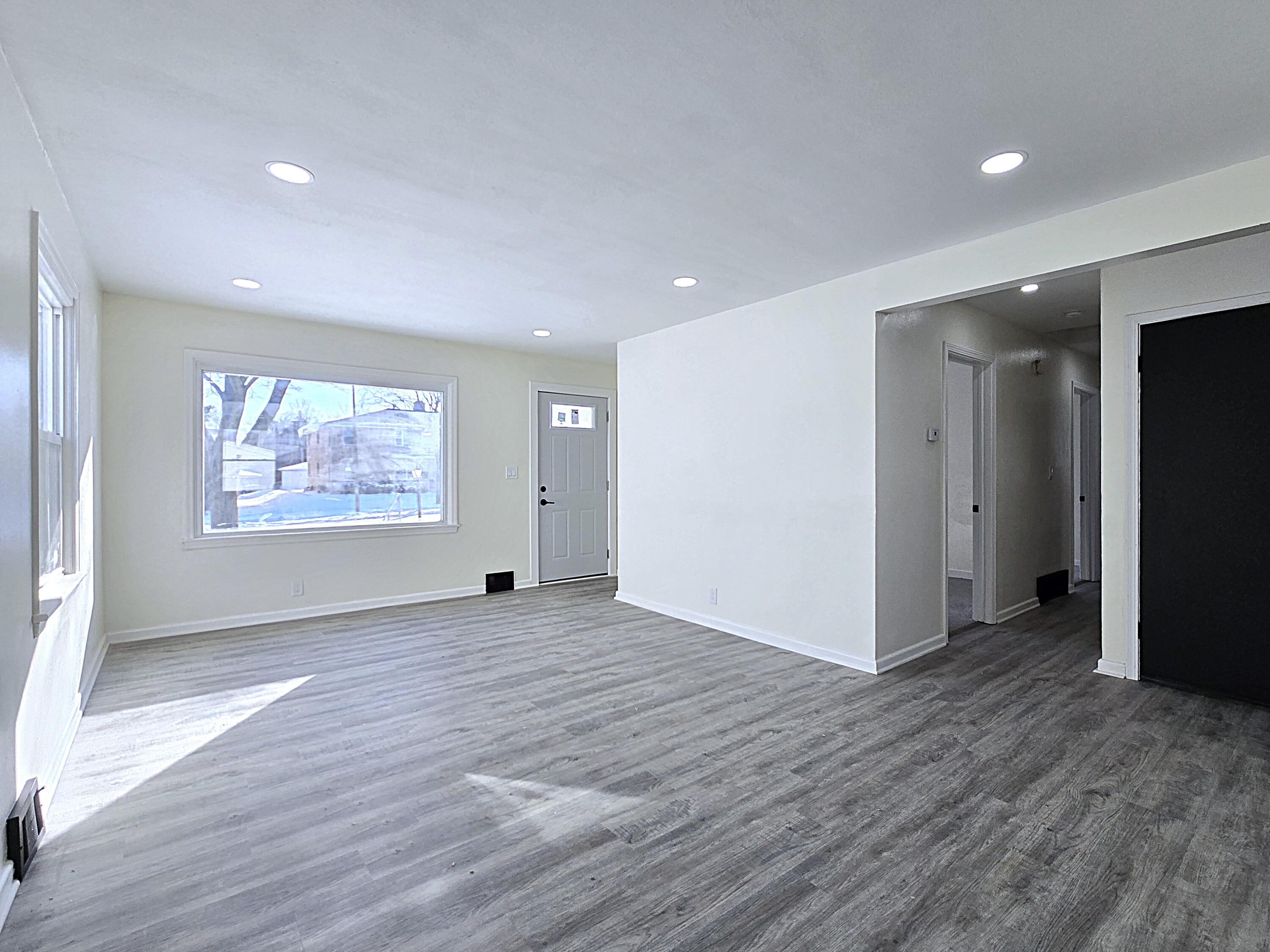 8114 West Congress Street Milwaukee, WI 53218 - Photo 14 of 39 Living Room