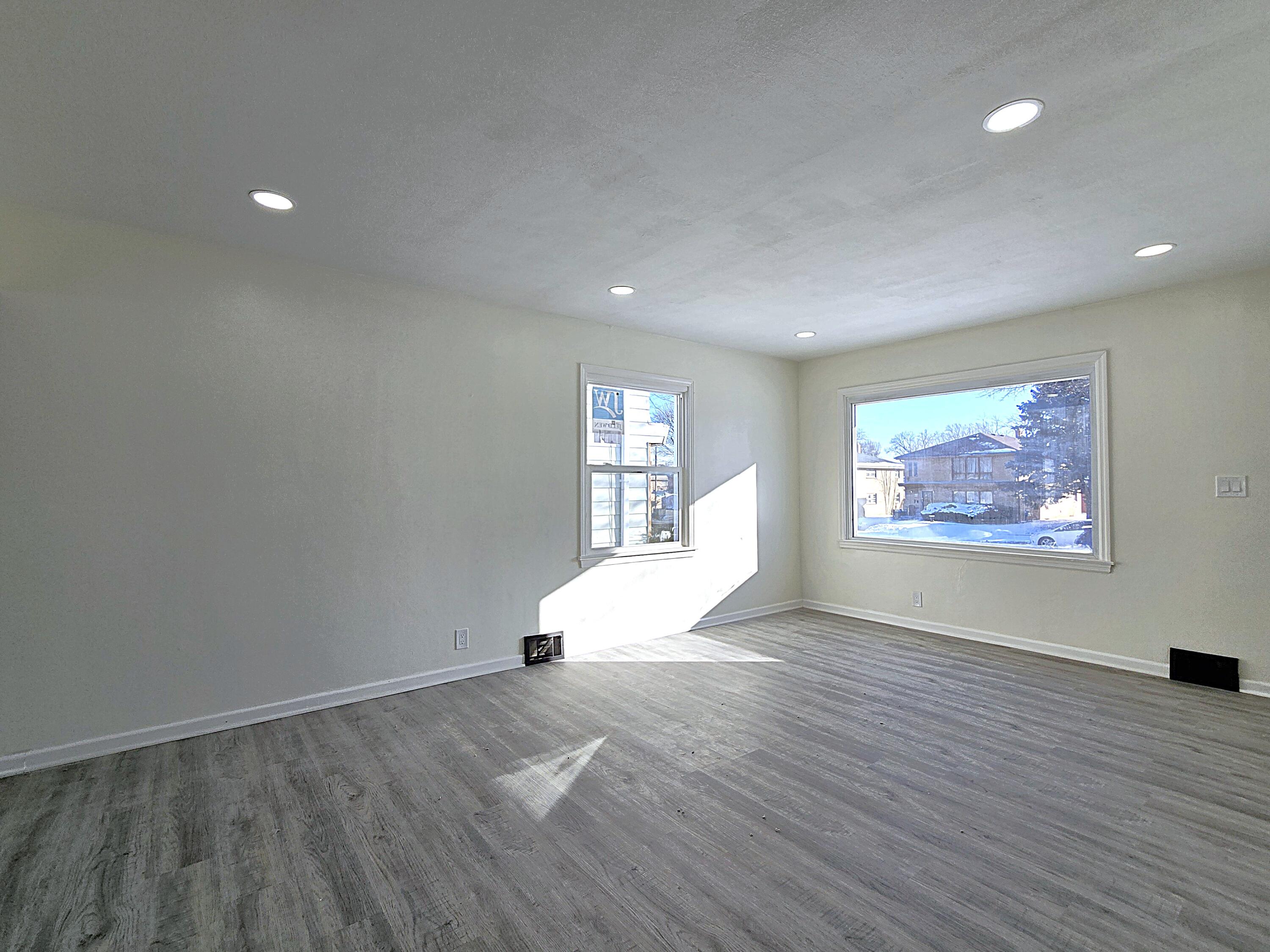 8114 West Congress Street Milwaukee, WI 53218 - Photo 16 of 39 Living Room