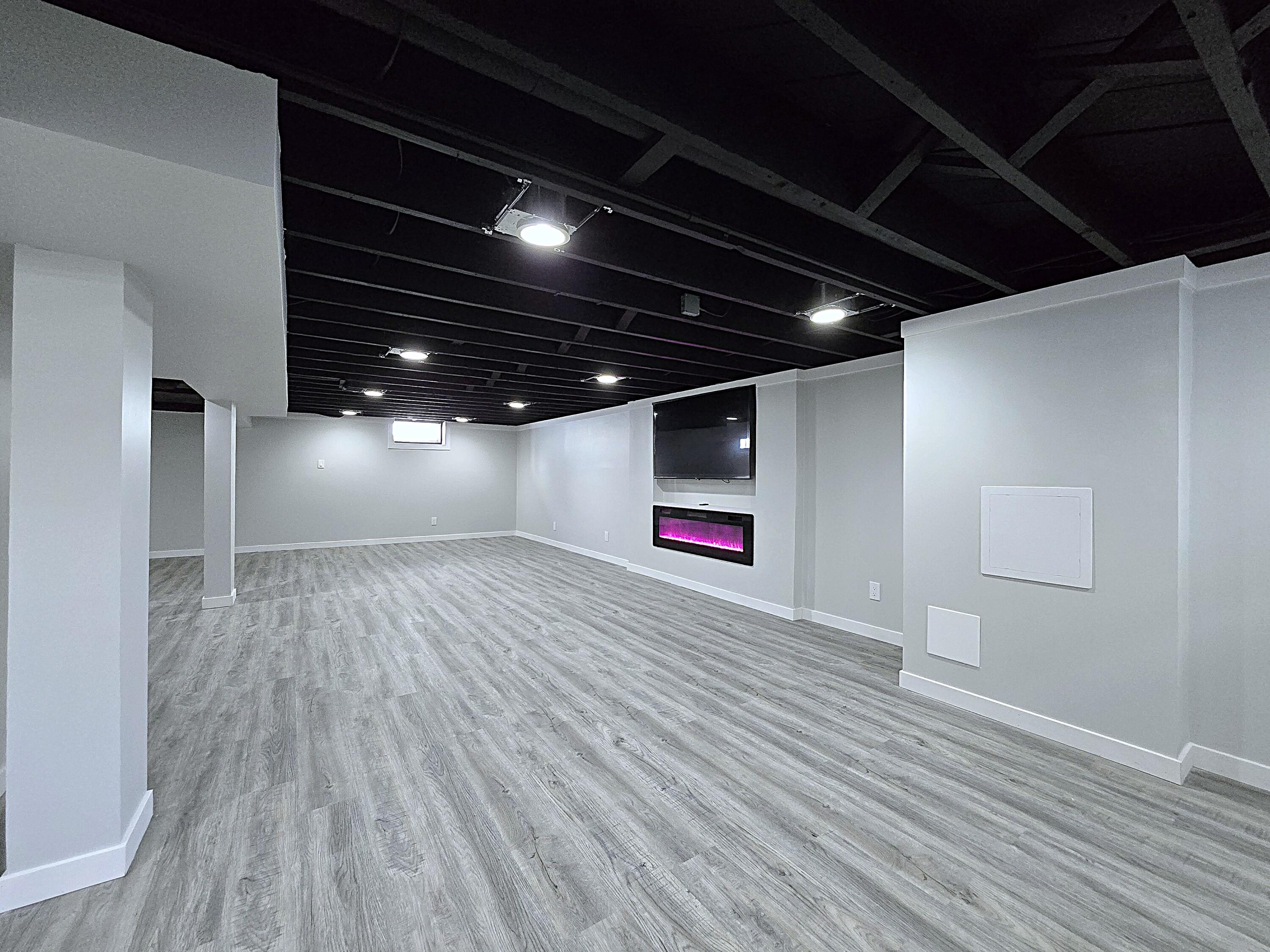 8114 West Congress Street Milwaukee, WI 53218 - Photo 26 of 39 Rec Room