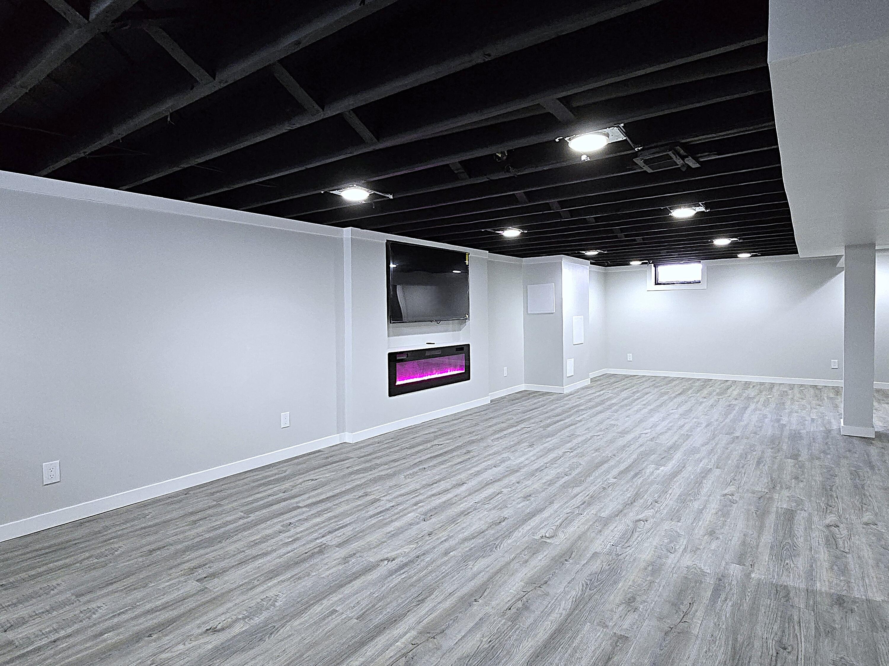 8114 West Congress Street Milwaukee, WI 53218 - Photo 31 of 39 Rec Room