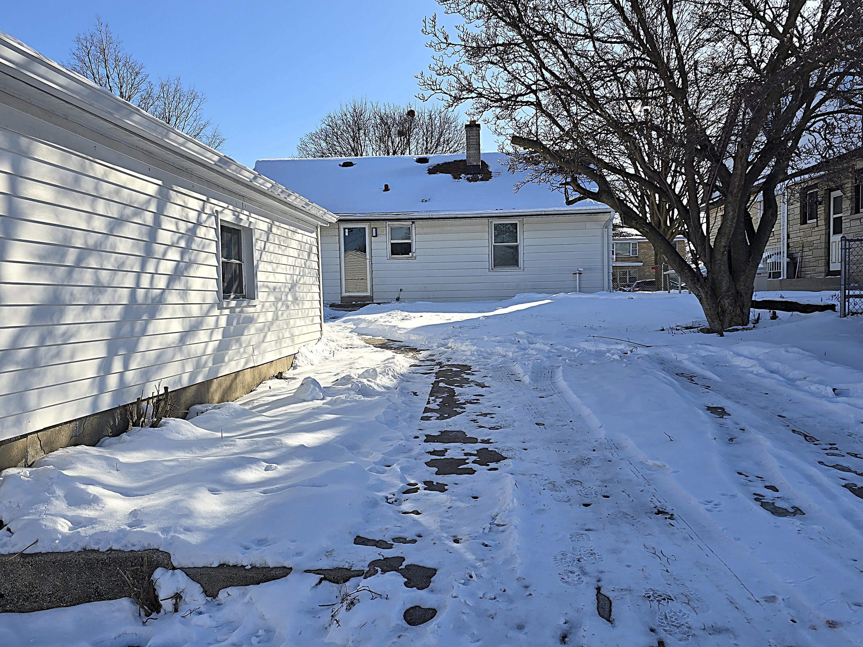 8114 West Congress Street Milwaukee, WI 53218 - Photo 37 of 39 Parking Space