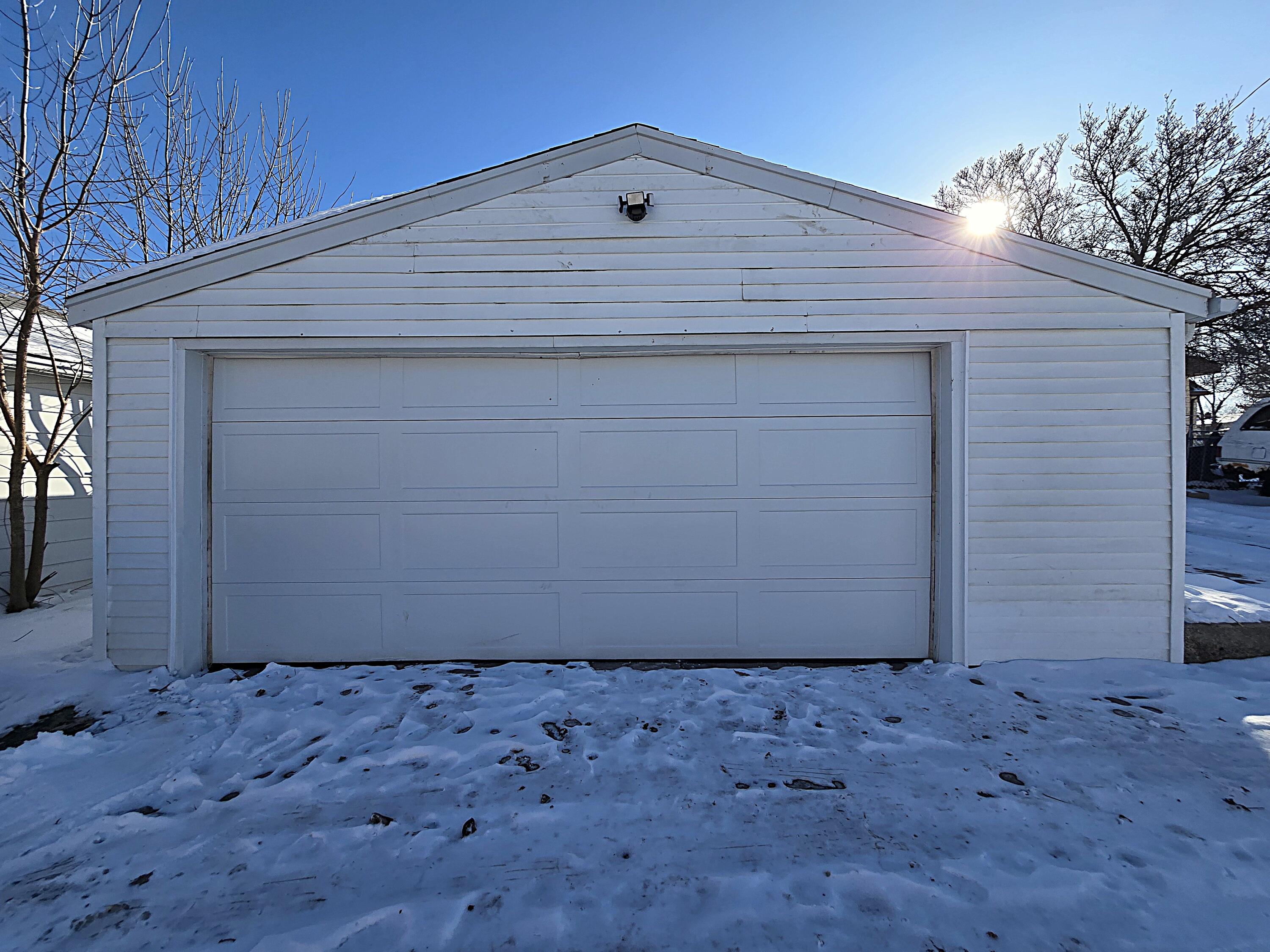 8114 West Congress Street Milwaukee, WI 53218 - Photo 38 of 39 Garage