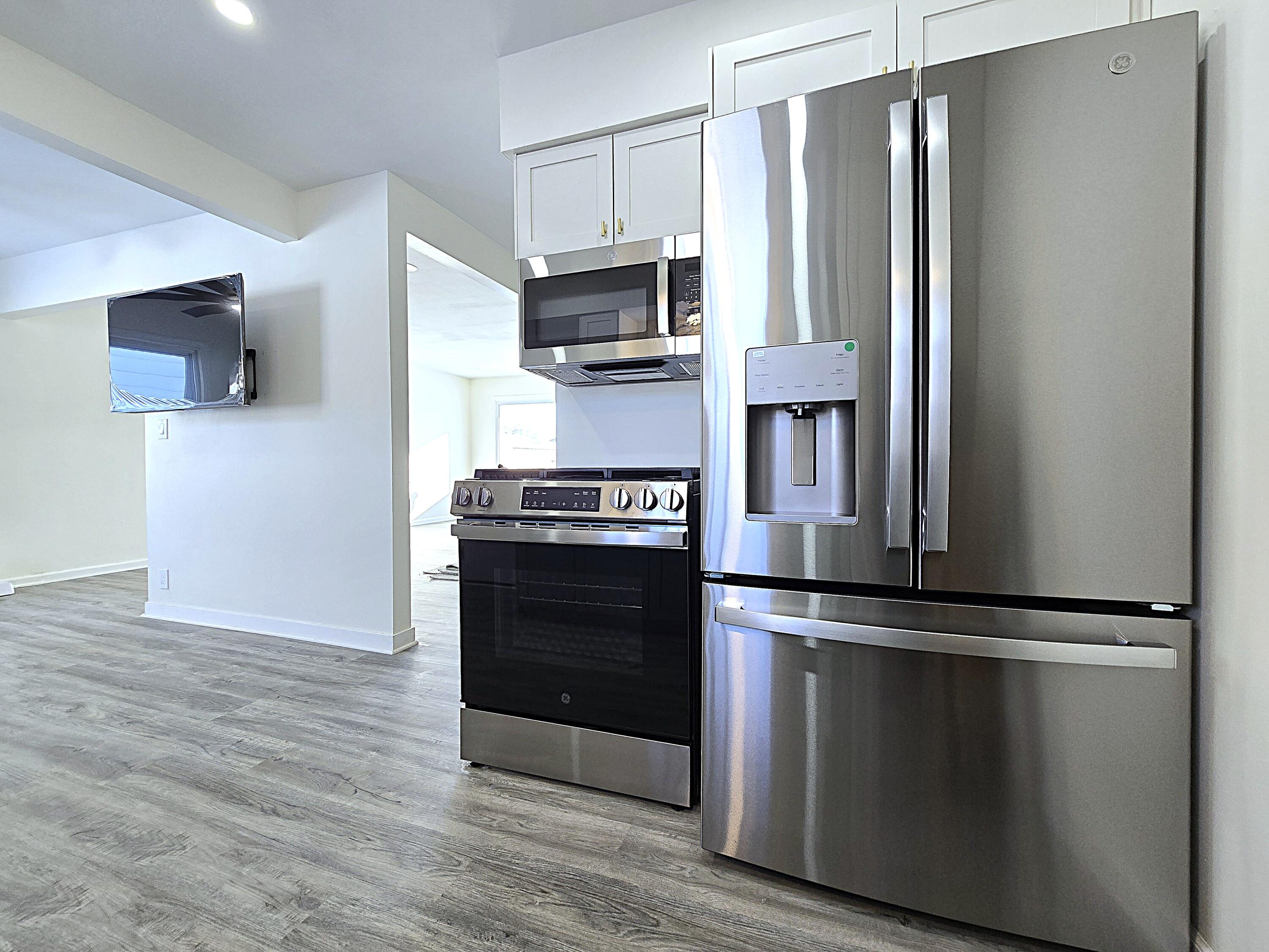 8114 West Congress Street Milwaukee, WI 53218 - Photo 7 of 39 All New Kitchen