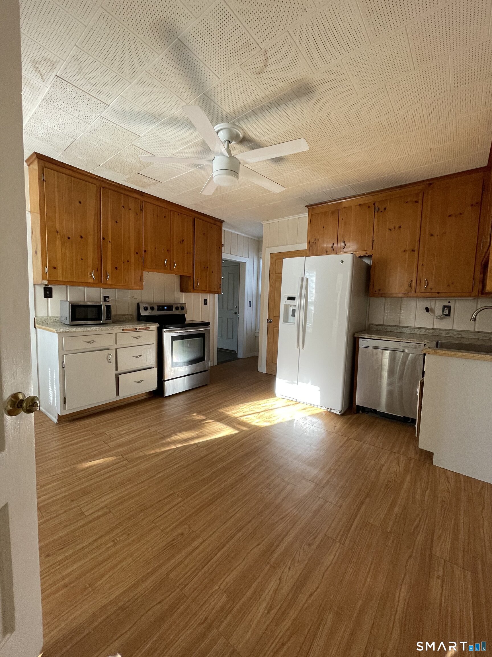 52 Oneco Street Norwich, CT 06360 - Photo 3 of 14