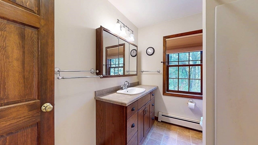 241 North Brookfield Road New Braintree, MA 01531 - Photo 17 of 30