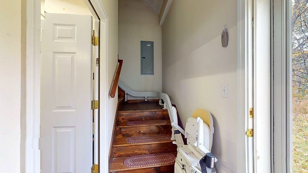 241 North Brookfield Road New Braintree, MA 01531 - Photo 20 of 30