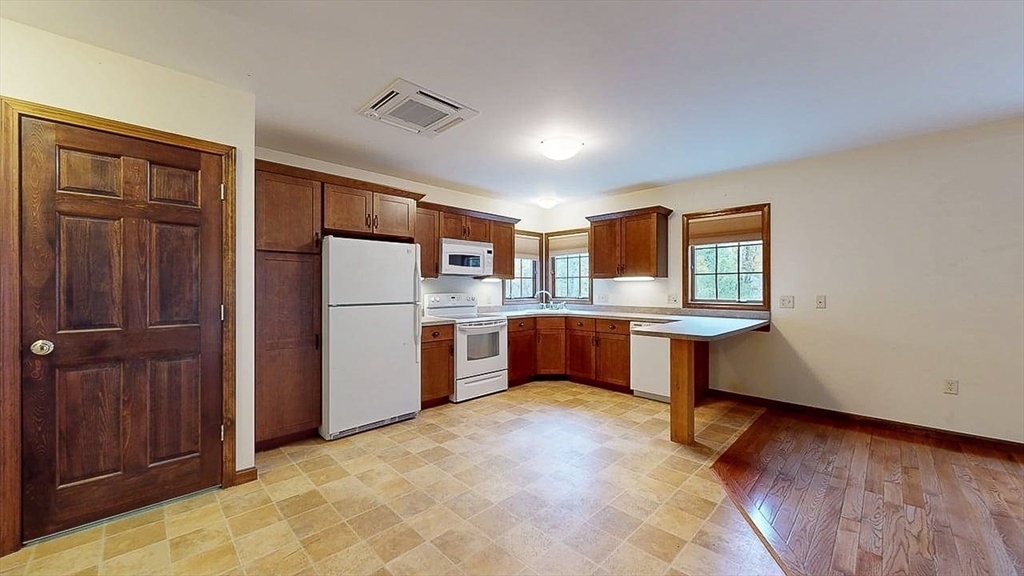241 North Brookfield Road New Braintree, MA 01531 - Photo 7 of 30