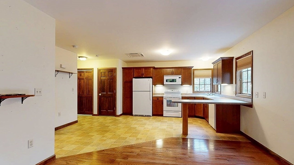 241 North Brookfield Road New Braintree, MA 01531 - Photo 8 of 30
