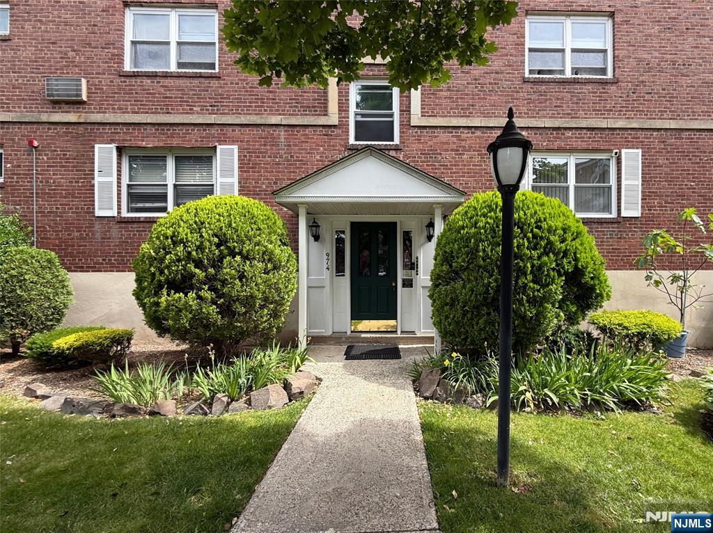 974 Main Street, Unit F6 Hackensack, NJ 07601 - Photo 2 of 15