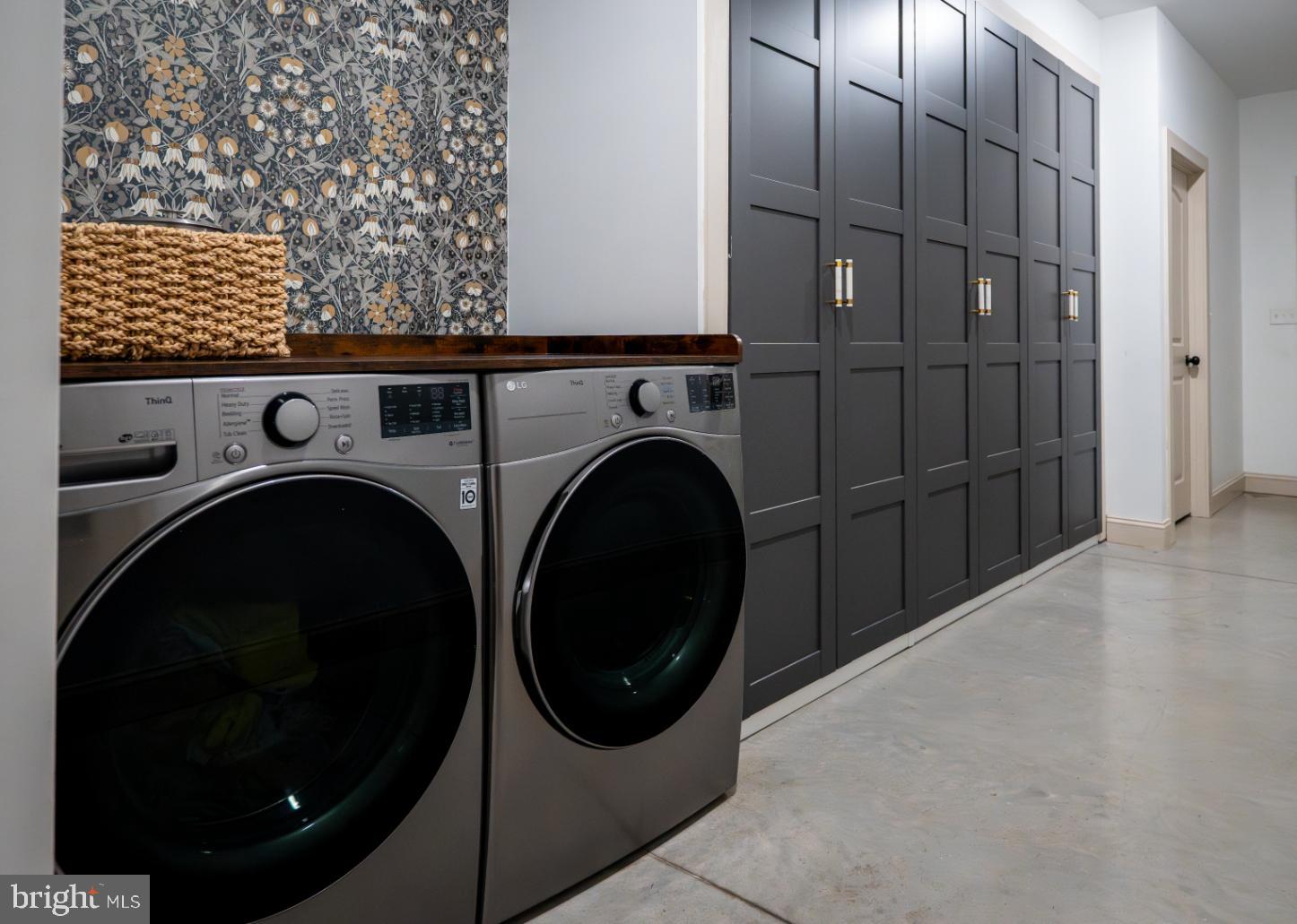 180 Gutshall Road Shippensburg, PA 17257 - Photo 16 of 37 a utility room with dryer and washer