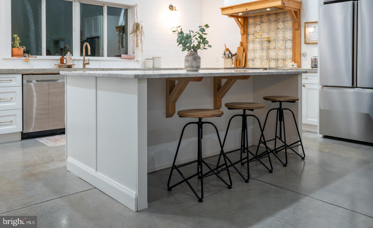 180 Gutshall Road Shippensburg, PA 17257 - Photo 22 of 37 a kitchen with a table and chairs in it