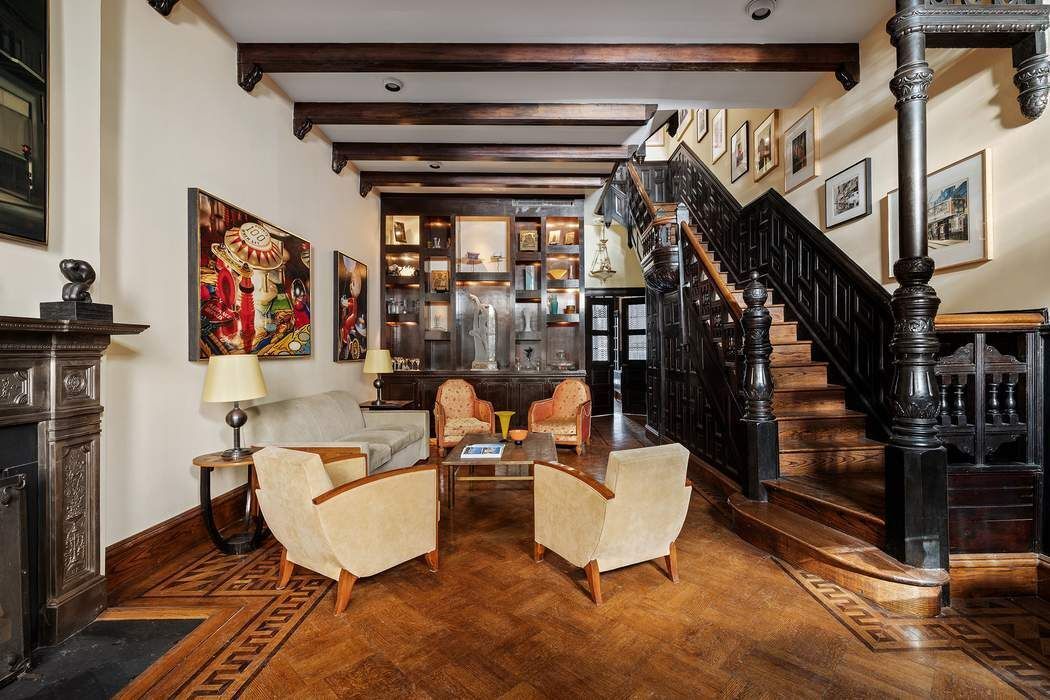 314 West 71st Street Manhattan, NY 10023 - Photo 3 of 19 a living room with furniture