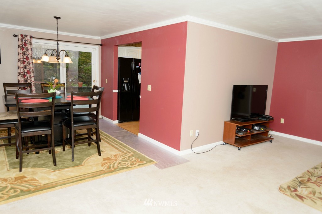 15604 Southeast 148th Street Renton, WA 98059 - Photo 3 of 20